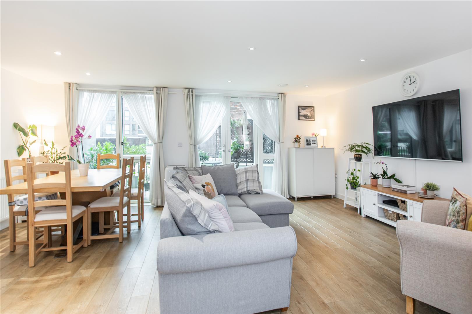 3 bed property in Highland Street, Stratford